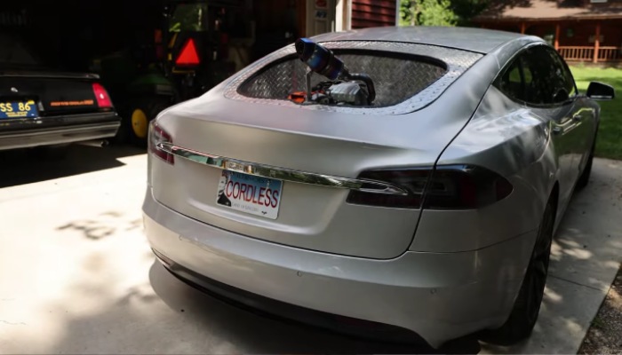 66TOTO Malas Cas Mobil Listrik, Tesla Model S Ini Disematkan Mesin Diesel Turbo